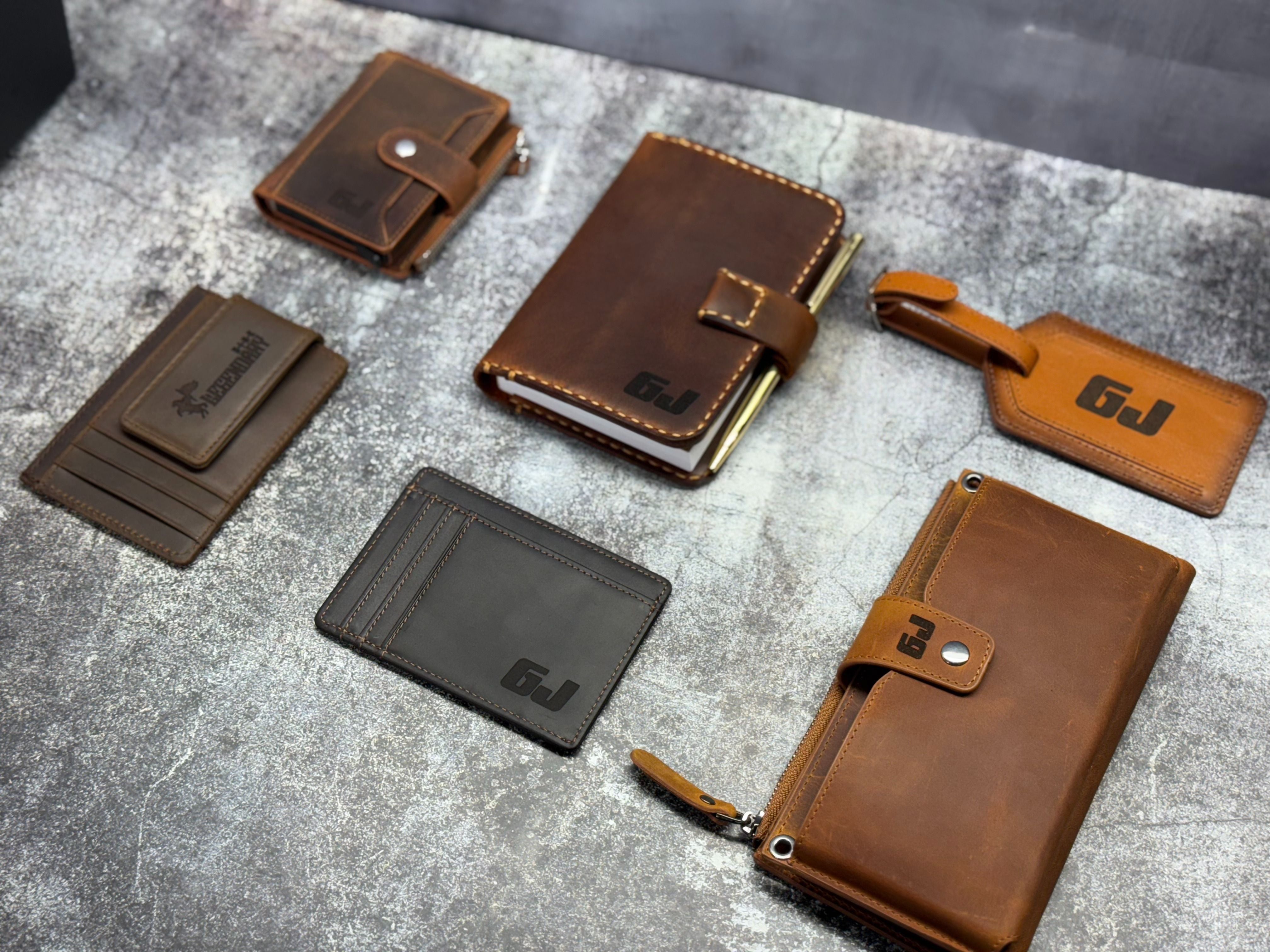 Premium Corporate Leather Gifts: Custom Ideas, Logo Engraving & Gift Boxes

