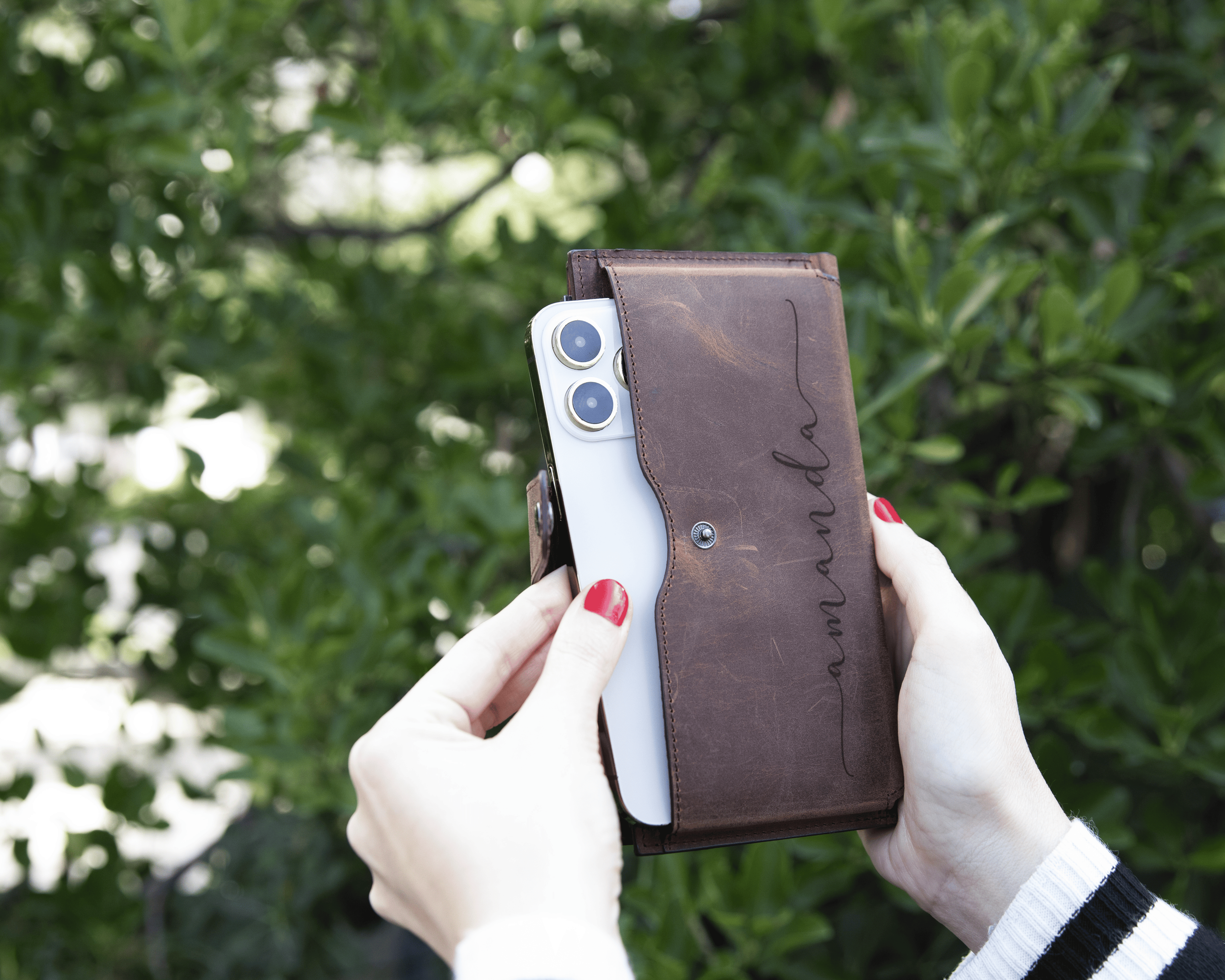 Crossbody Phone Wallet, Chic Leather Wallet for Women with Phone Compartment, Modern Travel Accessory, Leather Bag, Women's Purse,