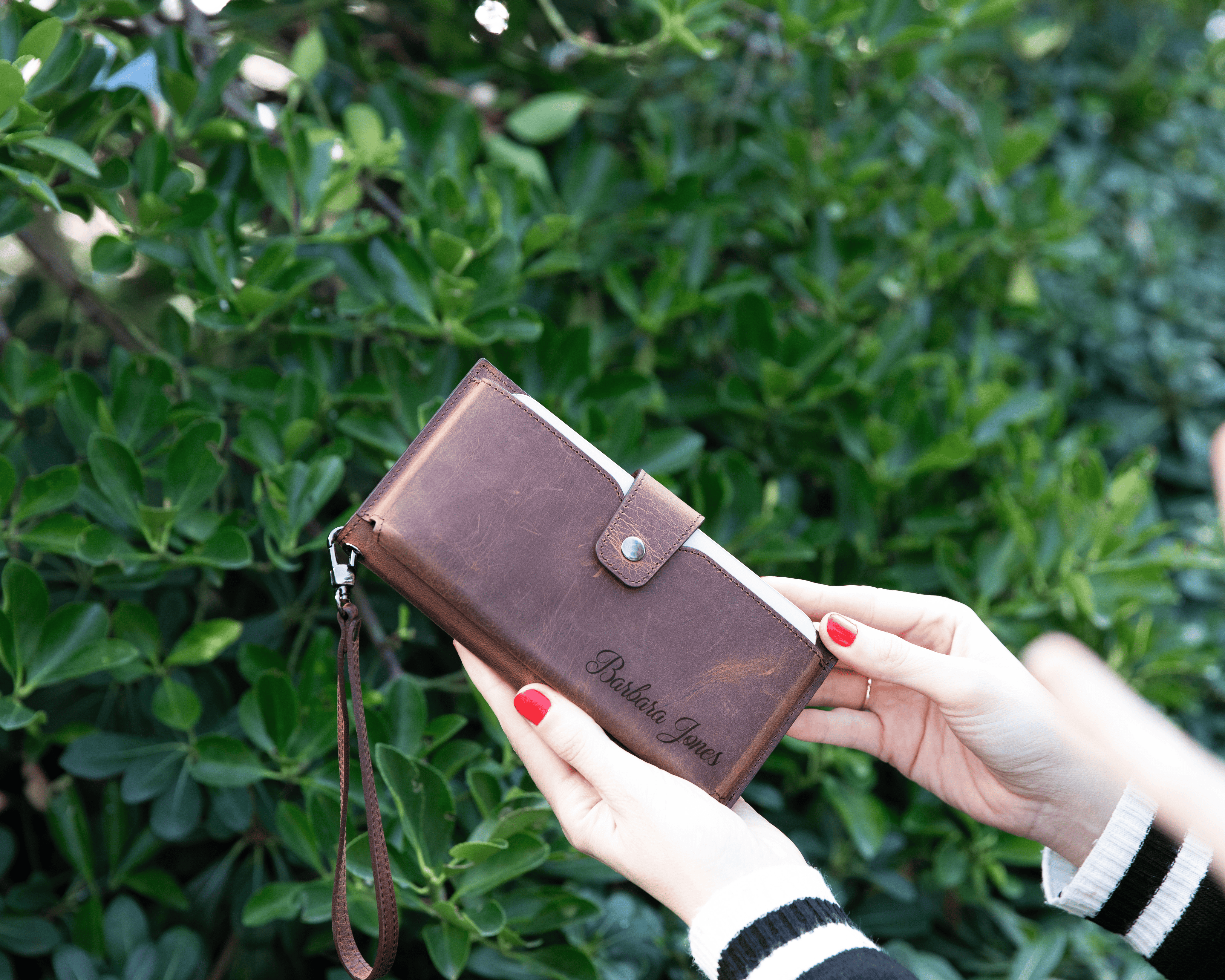 Crossbody Phone Wallet, Chic Leather Wallet for Women with Phone Compartment, Modern Travel Accessory, Leather Bag, Women's Purse,