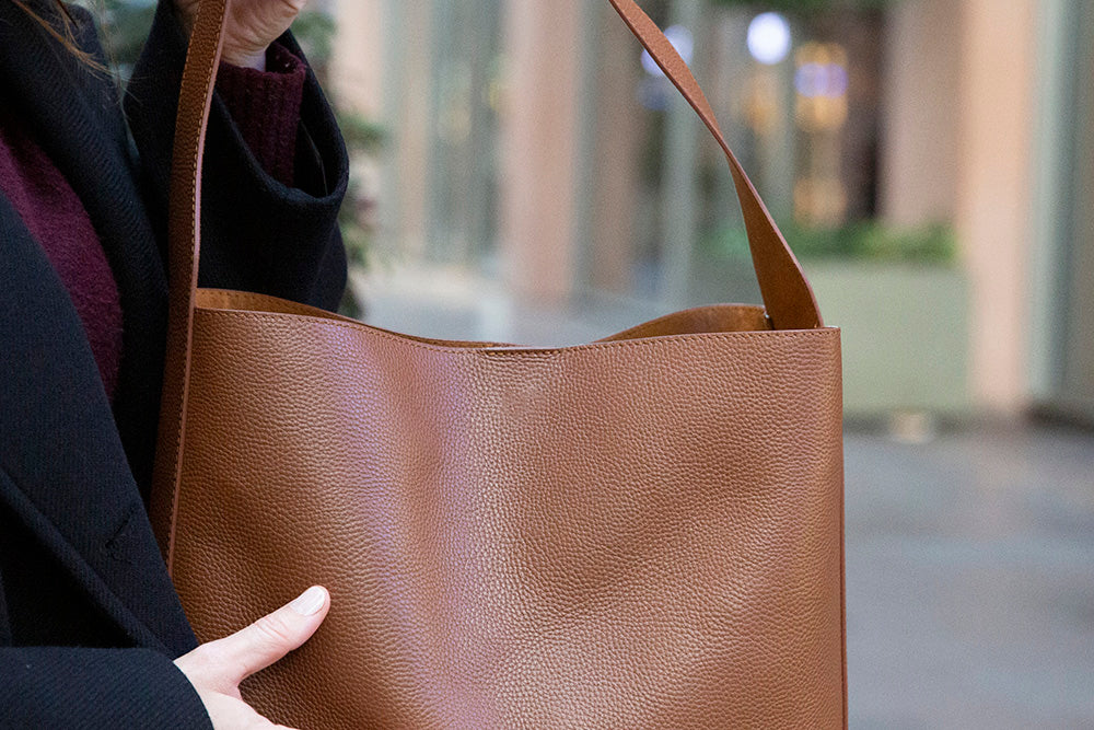 Stella Leather Tote Bag – Minimal Shoulder Bag for Work & Everyday