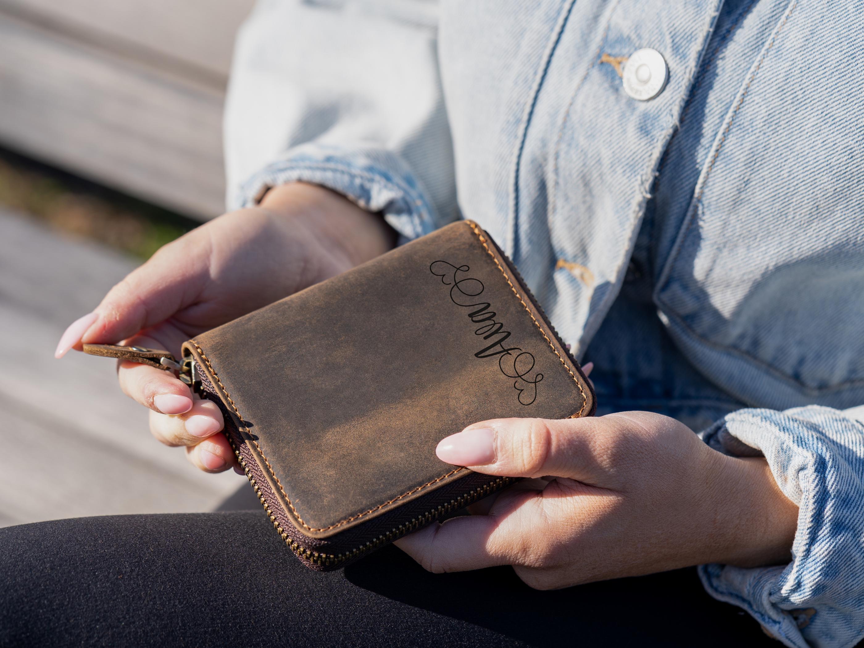 Custom Leather Wallet for Mom, Mother’s Day Gift for Wife or Grandma, Personalized Zipper Wallet with Name, Gift for Her from Daughter
